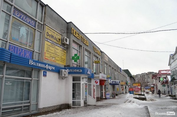 Через відлигу затоплює Будинок побуту в Луцьку. ФОТО