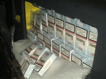 Прикордонники знайшли в авто волинянина «заникані» контрабандні цигарки