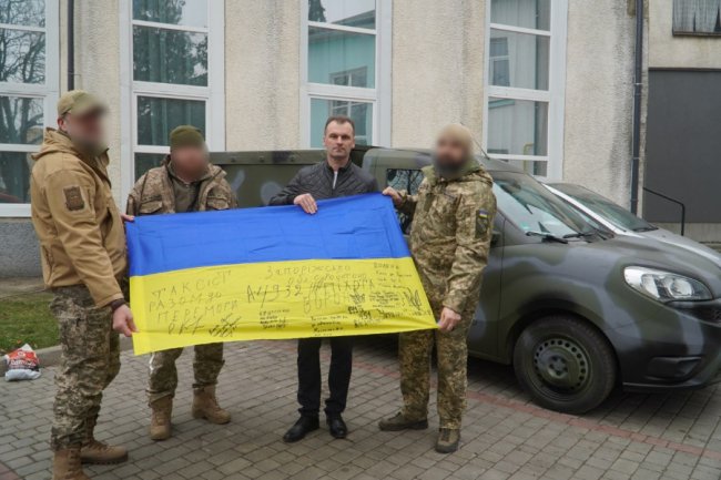Німці передали на Волинь автівку для ЗСУ. ФОТО
