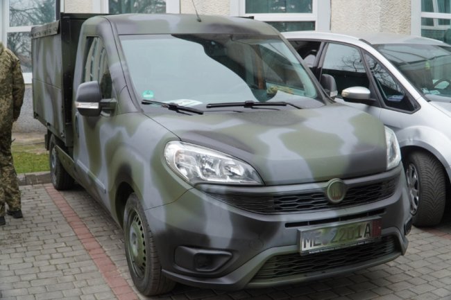 Німці передали на Волинь автівку для ЗСУ. ФОТО