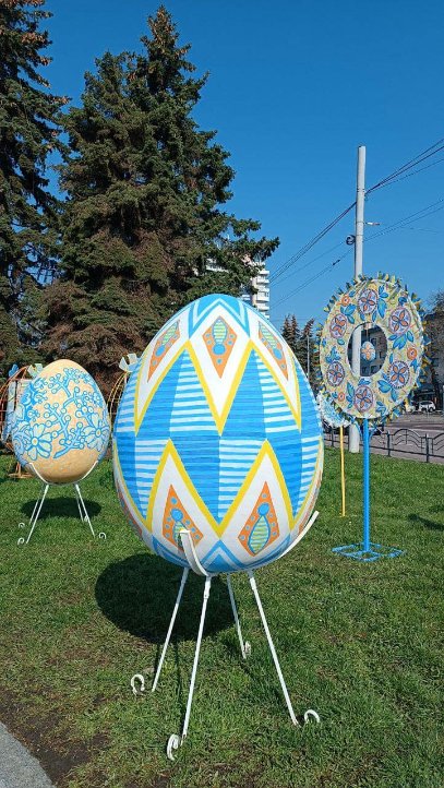 Центр Луцька прикрасили до Великодня. ФОТО