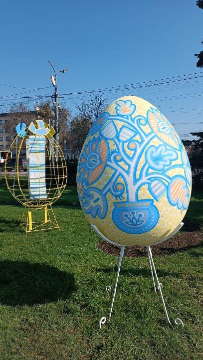 Центр Луцька прикрасили до Великодня. ФОТО