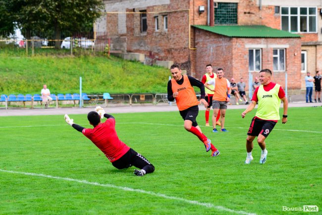 «Поступилися «Волині»: як журналісти відбігали матч проти футболістів луцького клубу. ФОТО