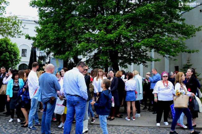 У Луцьку відбулась хода із вишитими рушниками. ФОТО