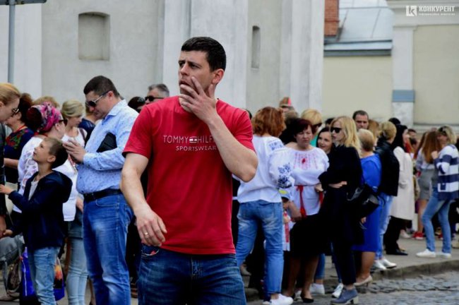 У Луцьку відбулась хода із вишитими рушниками. ФОТО