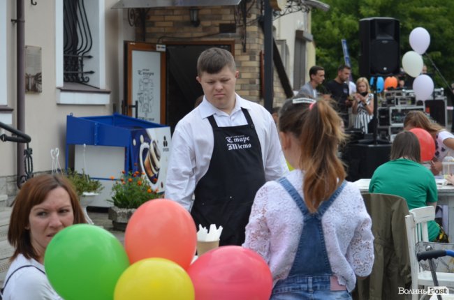 У «сонячній» кав’ярні в Луцьку започаткували власне свято, аби врятувати заклад від закриття. ФОТО