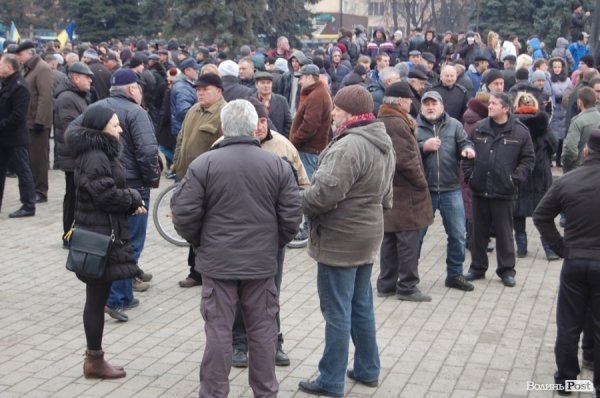 Як луцький Майдан ішов у  наступ на Волинську ОДА. ФОТО