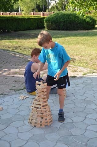 Волинський нардеп відправив дітей у табір. ФОТО