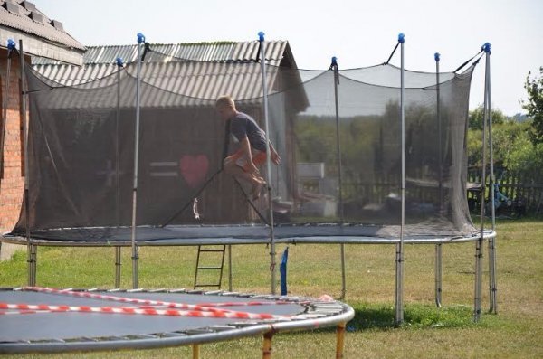 Волинський нардеп відправив дітей у табір. ФОТО