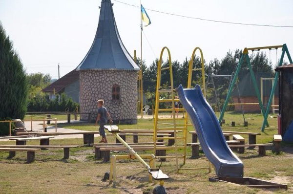 Волинський нардеп відправив дітей у табір. ФОТО