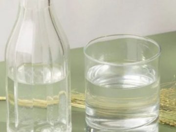 Луцький священник розповів, як правильно зберігати свячену воду. ВІДЕО