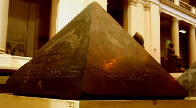 Археологи знайшли золоту верхівку єгипетської піраміди. ФОТО