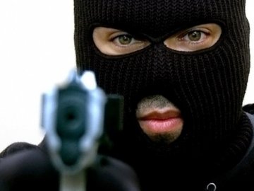 Побив і з пістолетом забрав BMW: у Луцьку судитимуть розбійника