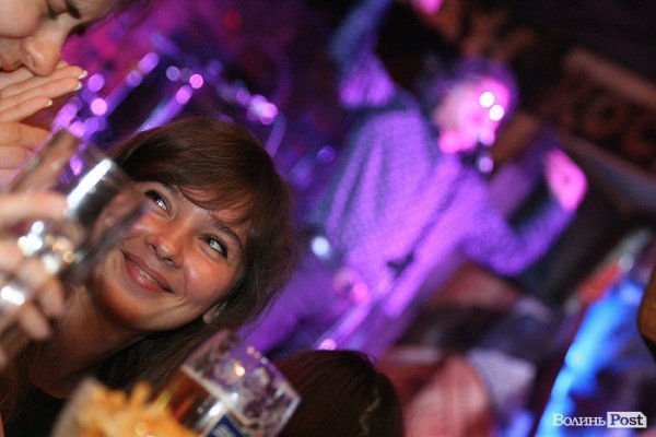 Як англійці заводили луцьку публіку