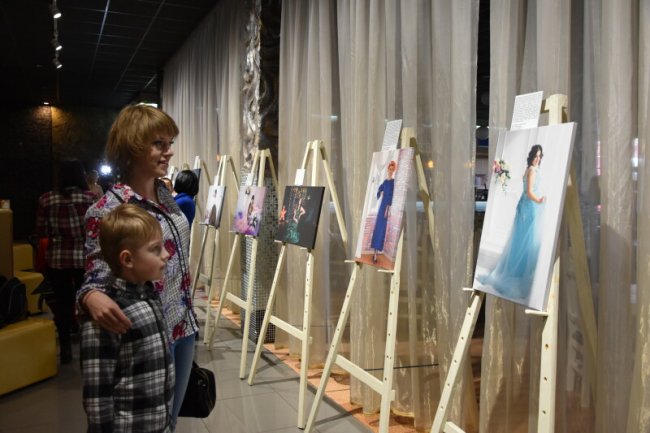 У Луцьку відкрили фотовиставку про мам особливих діток. ФОТО