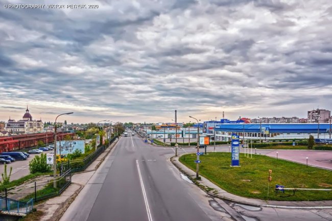 Місто повільно прокидається: безлюдний ранковий Луцьк на фото 