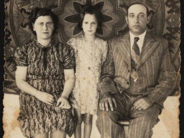 Стильний Ковель 1930-х: ательє, капелюшки, перли. ФОТО