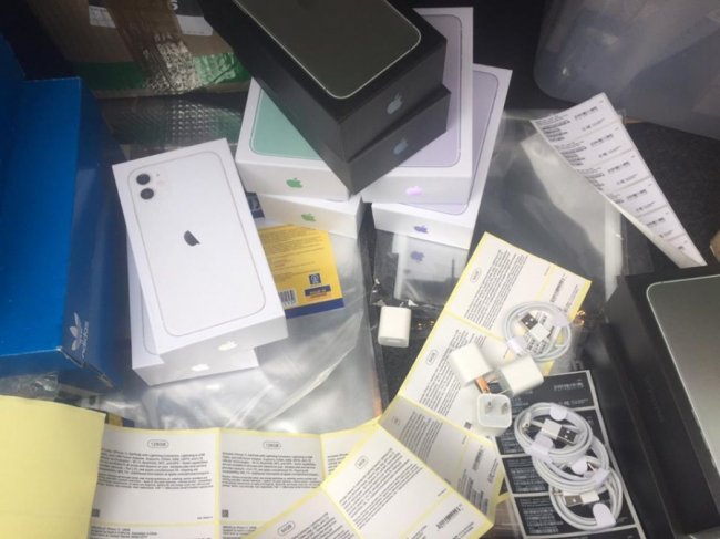 На Волині тривають обшуки через затримання злочинної групи інтернет-шахраїв у Львові. ФОТО