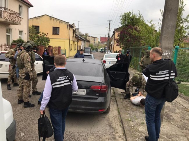 На Волині тривають обшуки через затримання злочинної групи інтернет-шахраїв у Львові. ФОТО