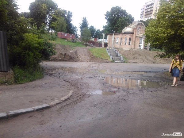 Сьогодні дощовий Луцьк. ФОТОРЕПОРТАЖ