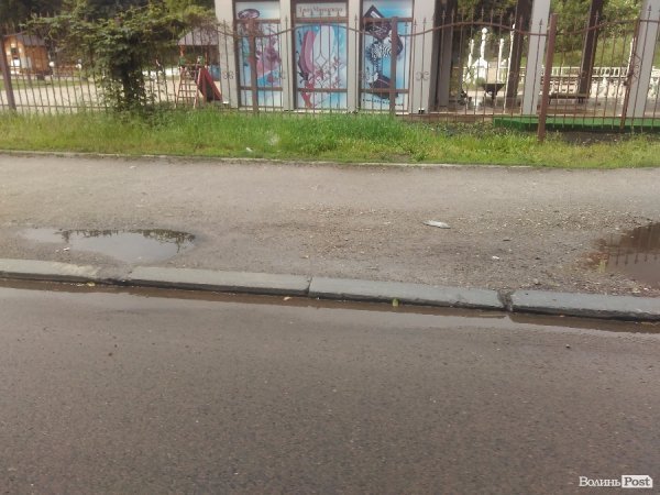 Сьогодні дощовий Луцьк. ФОТОРЕПОРТАЖ