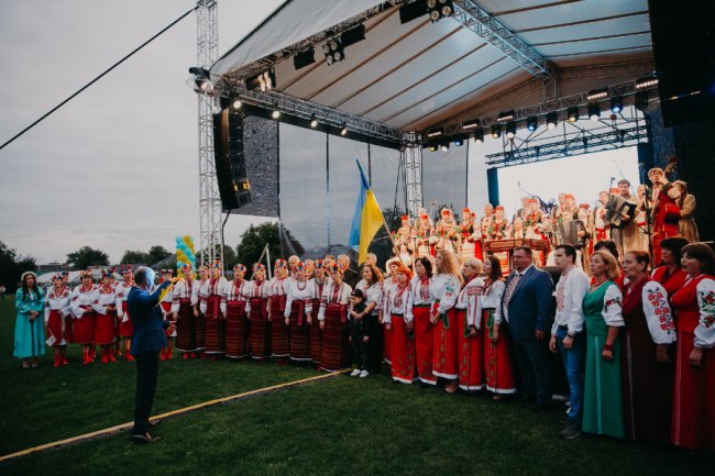 У Підгайцях під час флешмобу заспівали відомий твір Кобзаря. ВІДЕО