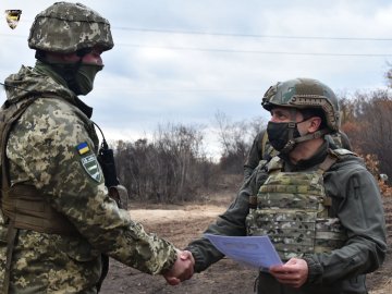 Зеленський на Сході зустрівся з військовими волинської бригади. ФОТО