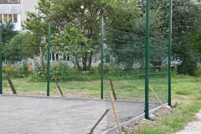 У Луцьку збудують ще один спортивний майданчик зі штучним покриттям. ФОТО