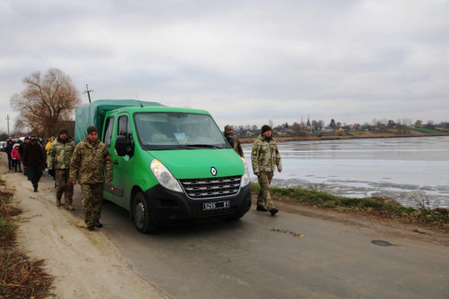 Сина ховали у день народження матері: у Холоневі попрощалися із загиблим Героєм Миколою Зубом