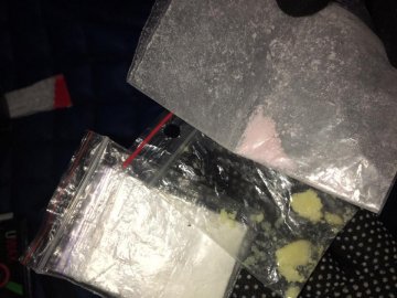 Через волинський кордон жінка перевозила 8 пакунків наркотиків. ФОТО