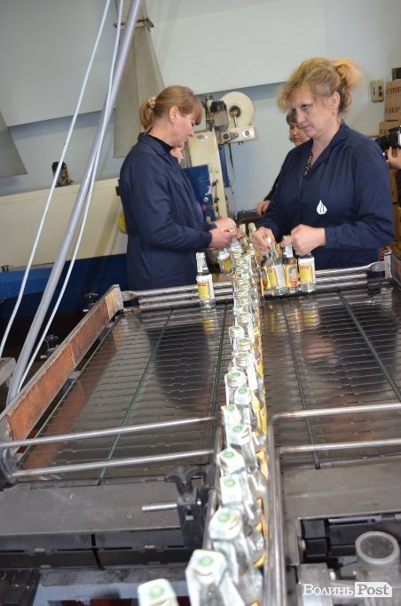 На луцькому спиртзаводі запустили нову лінію виробництва горілки. ФОТО. ВІДЕО