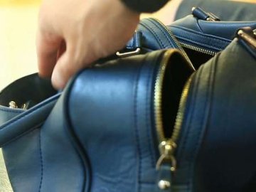 Біля Теремнівських ставків грабіжник викрав у жінки сумку з грошима