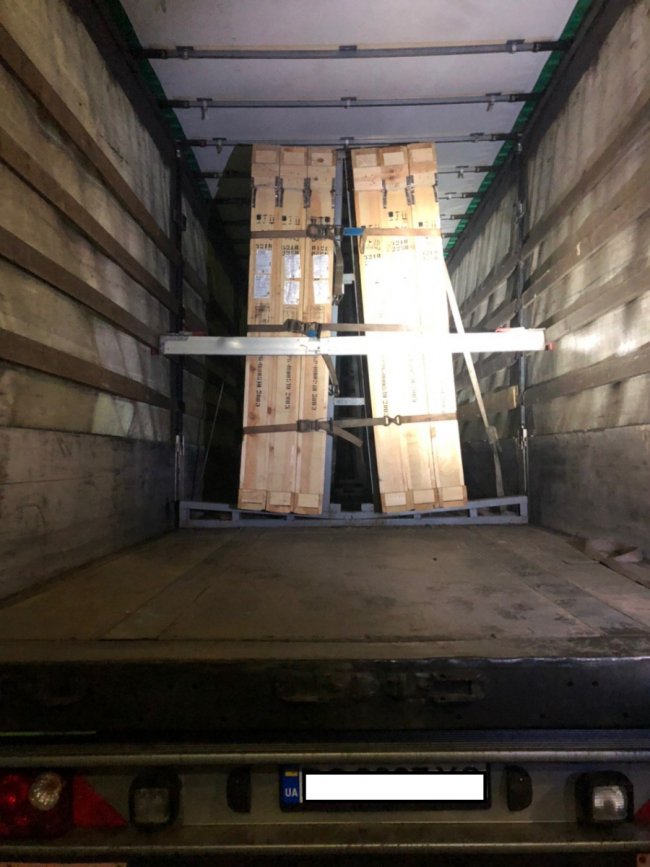  З Білорусі через Волинь у вантажівці везли замасковану контрабанду