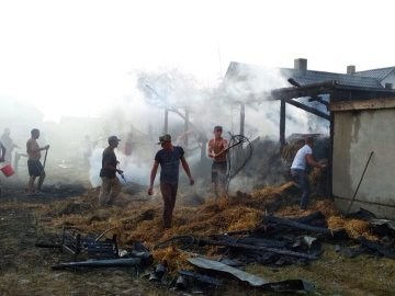 У селі на Волині люди допомогли рятувальникам загасити пожежу