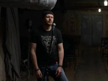 Положинський зняв кліп у луцькому «Театрі в укритті». ВІДЕО