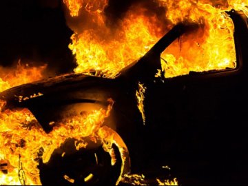 У селі поблизу Луцька вщент згорів Lexus