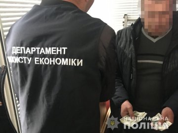 Адвокат з Луцька вимагав у клієнта 2 тисячі доларів хабара. ФОТО