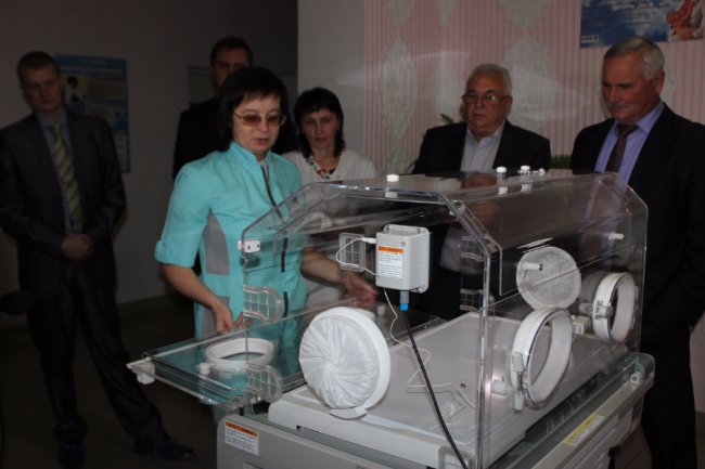 Клієнти ПриватБанку подарували Нововолинській лікарні обладнання*