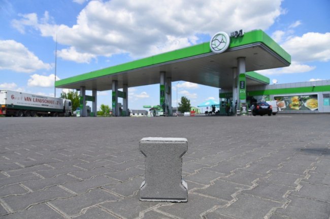 Розповіли, із чого виготовляють бруківку LeBruk*