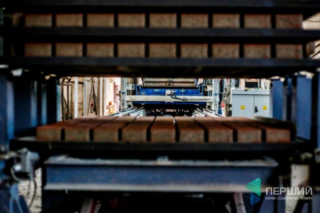 Розповіли, із чого виготовляють бруківку LeBruk*