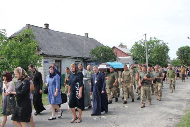 Не дожив 33-річчя лише 5 днів: на Волині попрощалися із Героєм Богданом Янчишиним