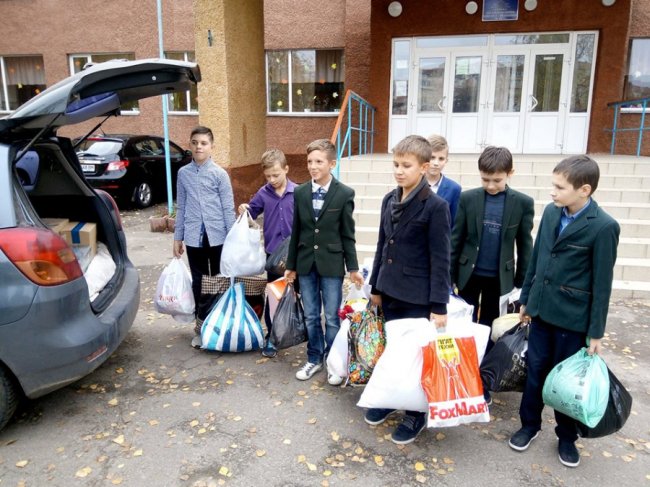Волинські школярі зібрали подарунки для бійців