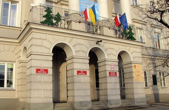 У Польщі почепили українські прапори на знак солідарності з народом. ФОТО