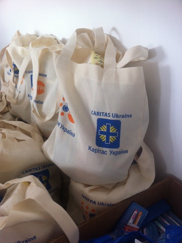 У Луцьку відкрили пункт видачі допомоги біженцям. ФОТО