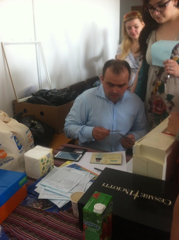 У Луцьку відкрили пункт видачі допомоги біженцям. ФОТО