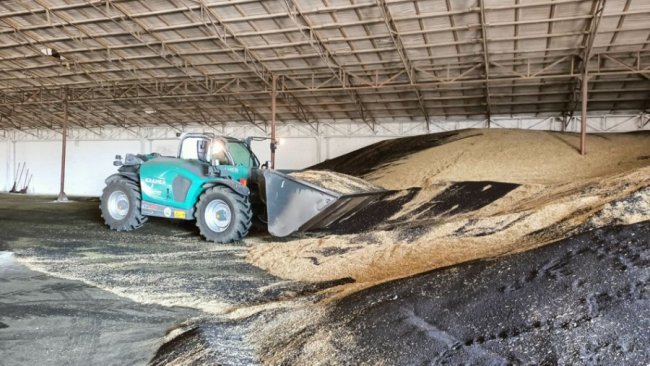 На Волині тривають жнива: аграрії обмолотили 60% площ ріпаку