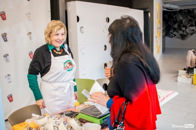 Волинські та рівненські виробники частували лучан сиром. ФОТО