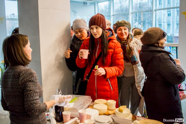 Волинські та рівненські виробники частували лучан сиром. ФОТО