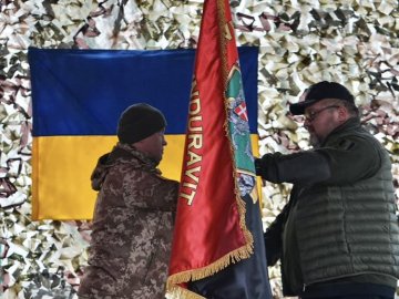 Артилеристи 14 ОМБР отримали мотиваційний прапор. ФОТО