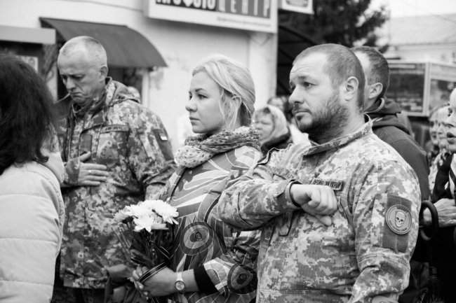 У Луцьку попрощались із загиблим Героєм Юрієм Сапожником У Луцьку попрощались із загиблим Героєм Юрієм Сапожником